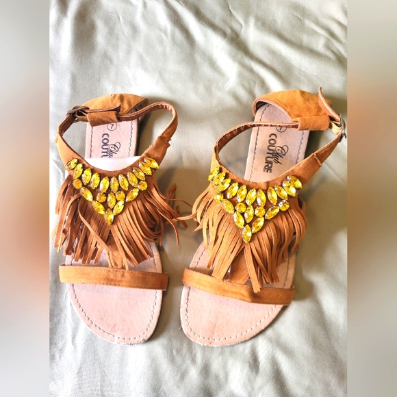 💥4 for $30💥 Club Couture fringed leather sandal with yellow stones size 7 - Picture 3 of 6